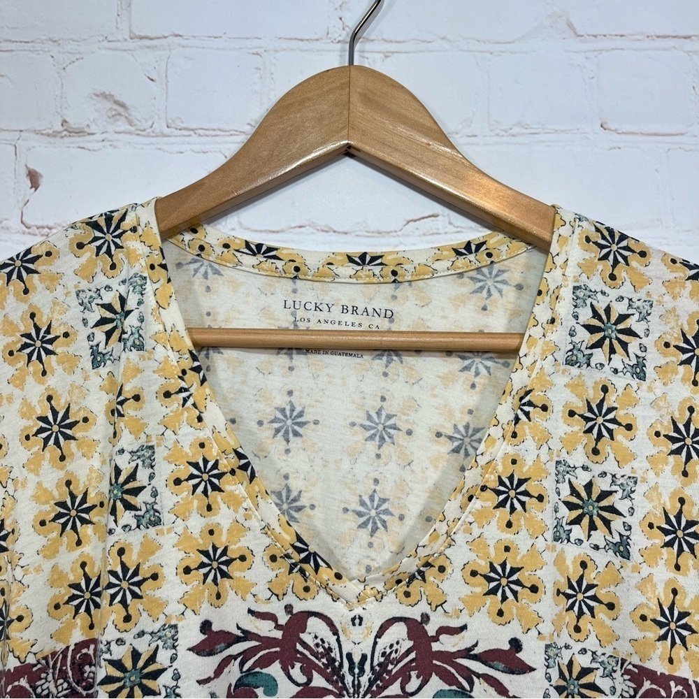 Lucky Brand Aztec Floral T Shirt Womens Small Short Sleeve Hem Slits - Picture 3 of 7